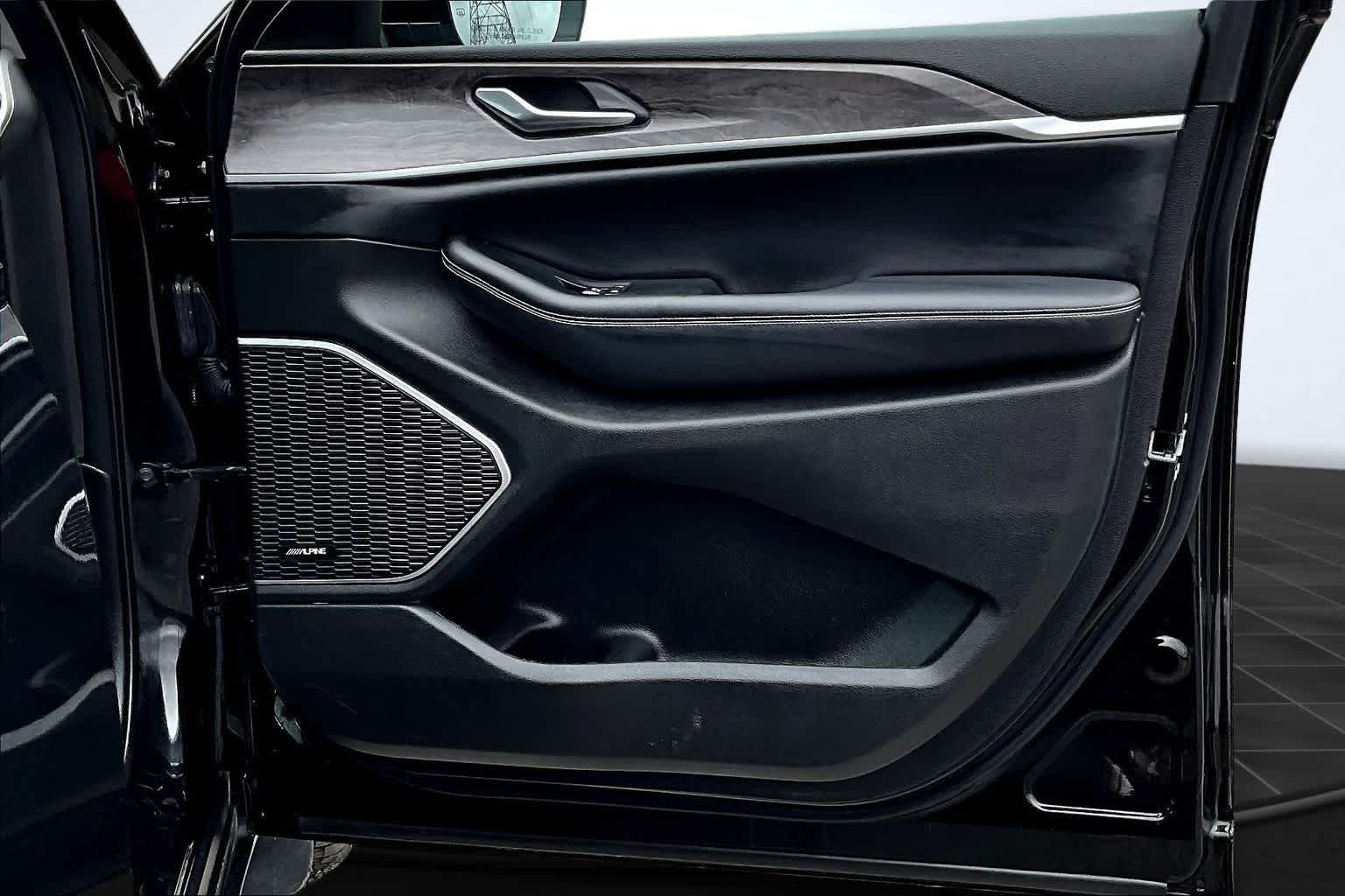 Thumbnail: 2022 Jeep Grand Cherokee - 29