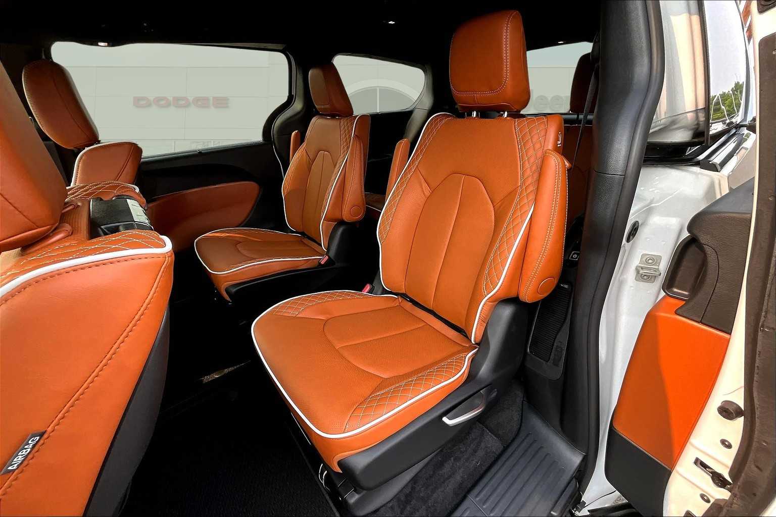 Thumbnail: 2026 Chrysler Pacifica - 13