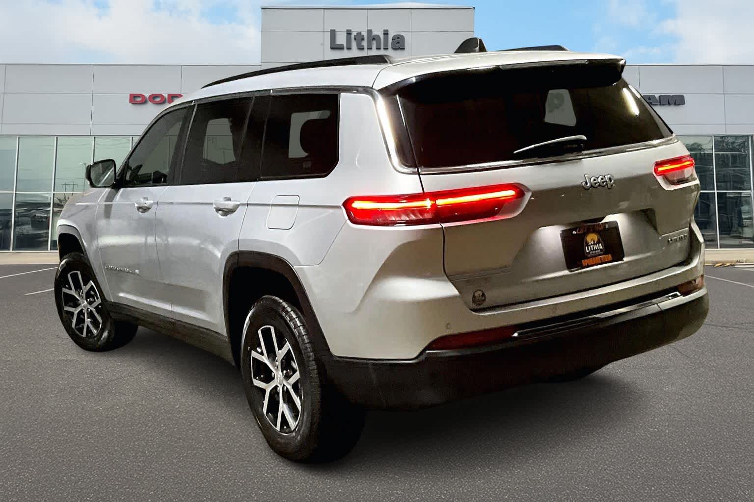 Thumbnail: 2024 Jeep Grand Cherokee L - 4