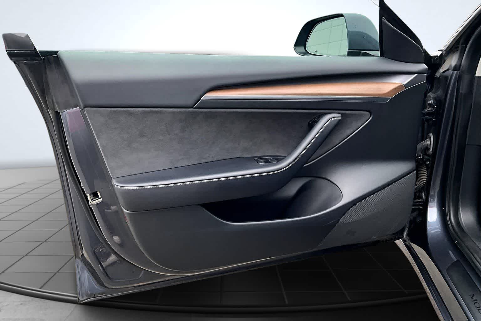 Thumbnail: 2023 Tesla Model 3 - 28