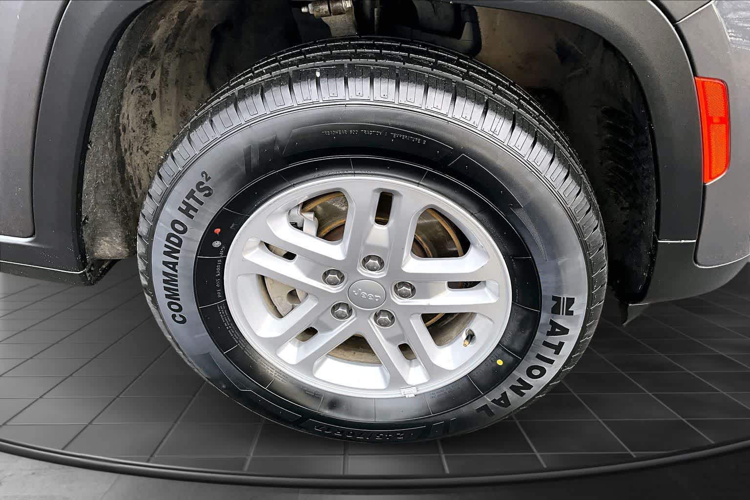 Thumbnail: 2023 Jeep Grand Cherokee - 34