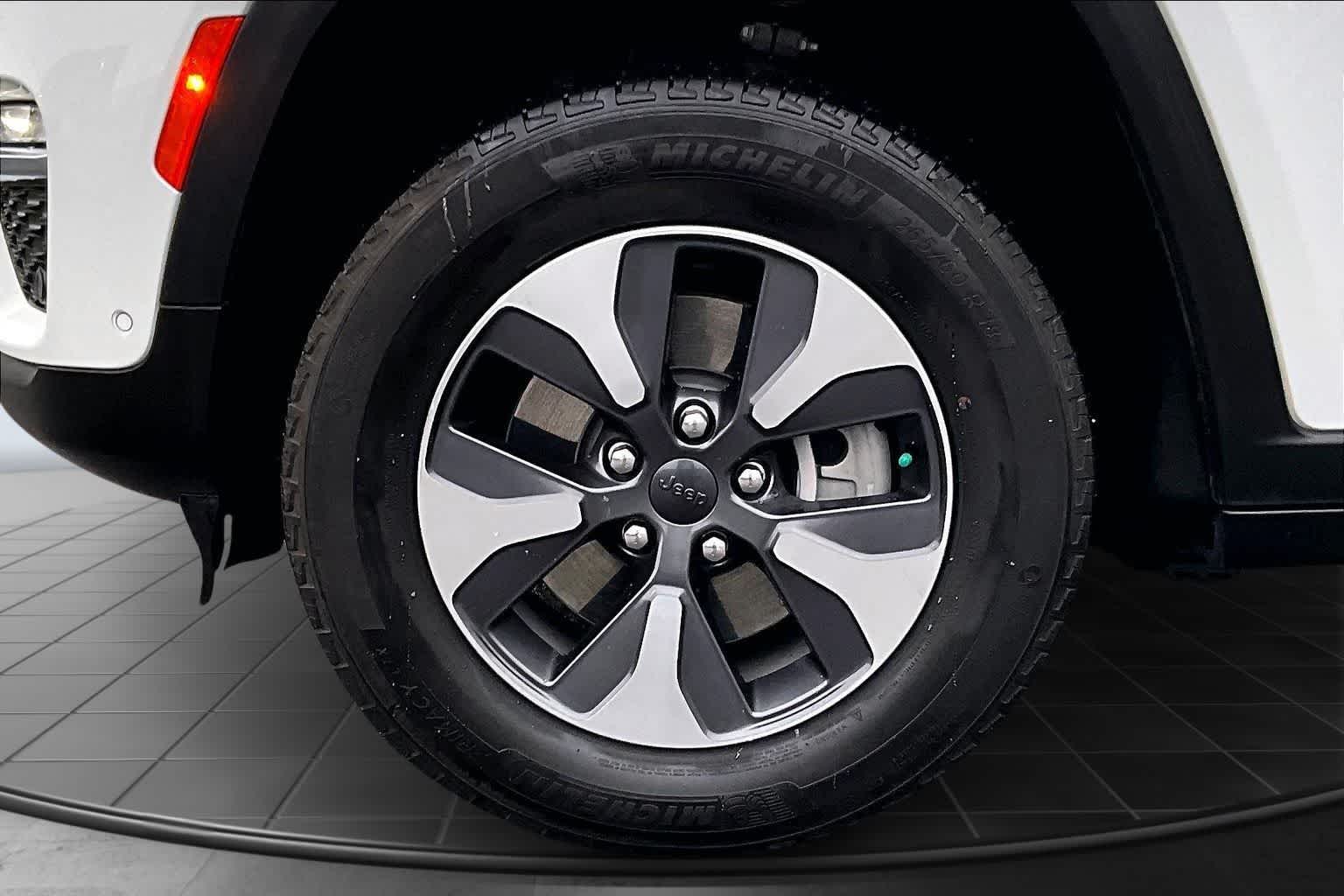 Thumbnail: 2022 Jeep Grand Cherokee - 8