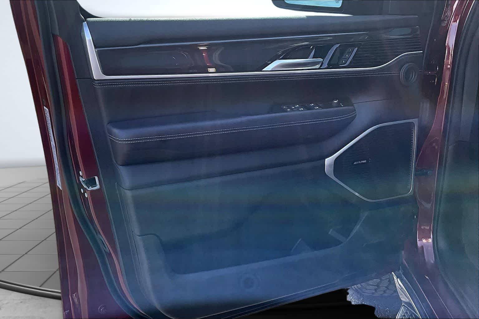 Thumbnail: 2022 Jeep Wagoneer - 27