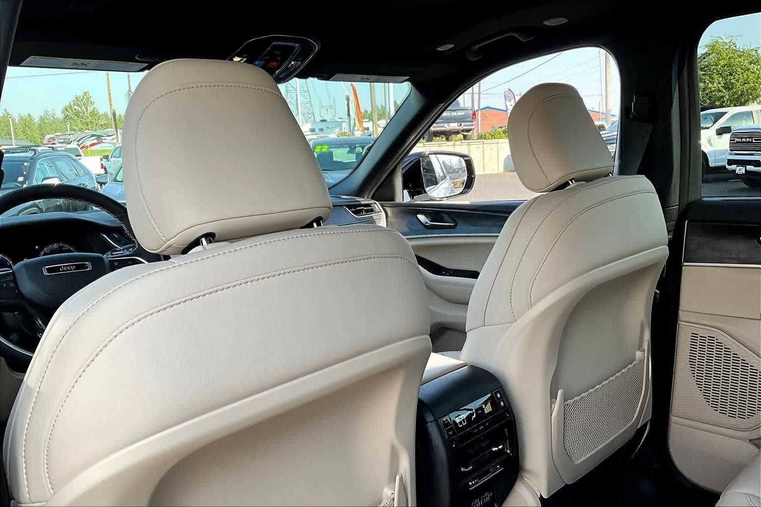 Thumbnail: 2025 Jeep Grand Cherokee L - 12