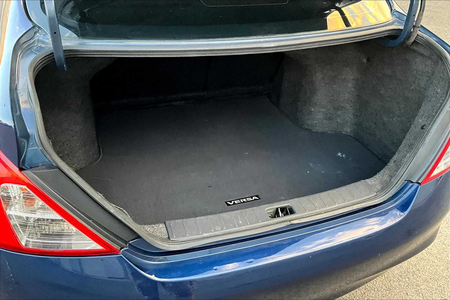 Thumbnail: 2014 Nissan Versa - 19