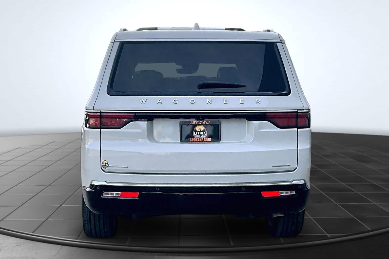 Thumbnail: 2022 Jeep Wagoneer - 4