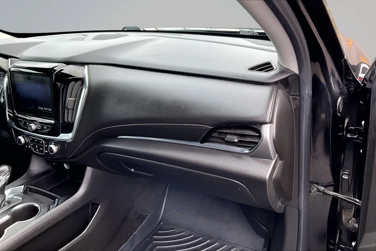 Thumbnail: 2021 Chevrolet Traverse - 24