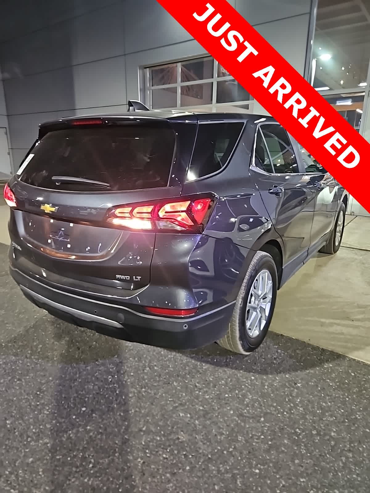 Thumbnail: 2022 Chevrolet Equinox - 4