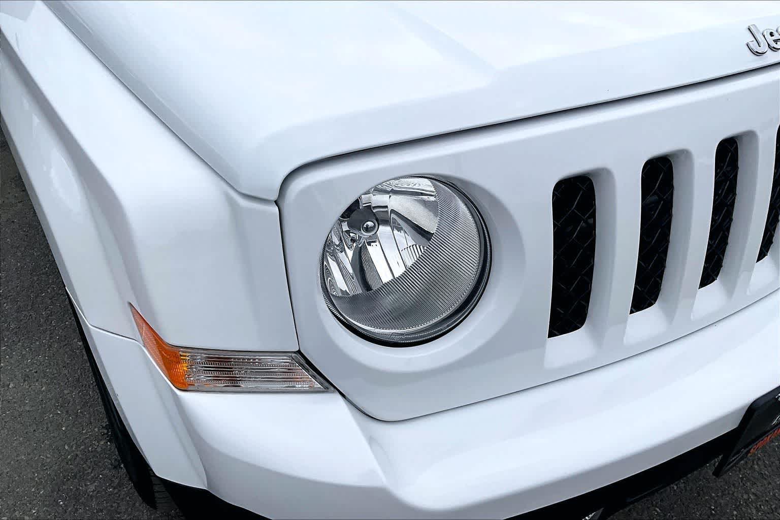 Thumbnail: 2016 Jeep Patriot - 31