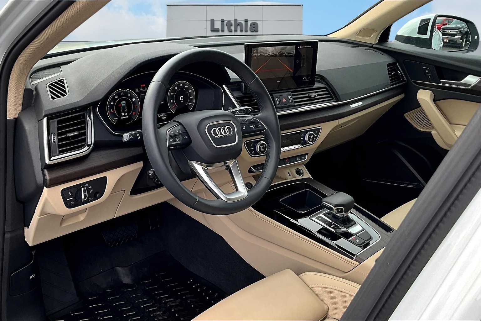 2024 Audi Q5 S line Premium Plus photo 2