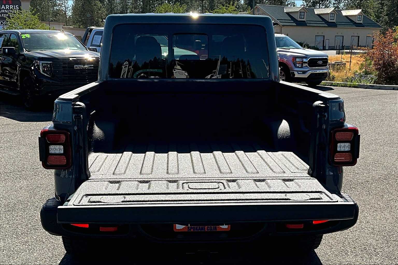 Thumbnail: 2025 Jeep Gladiator - 19