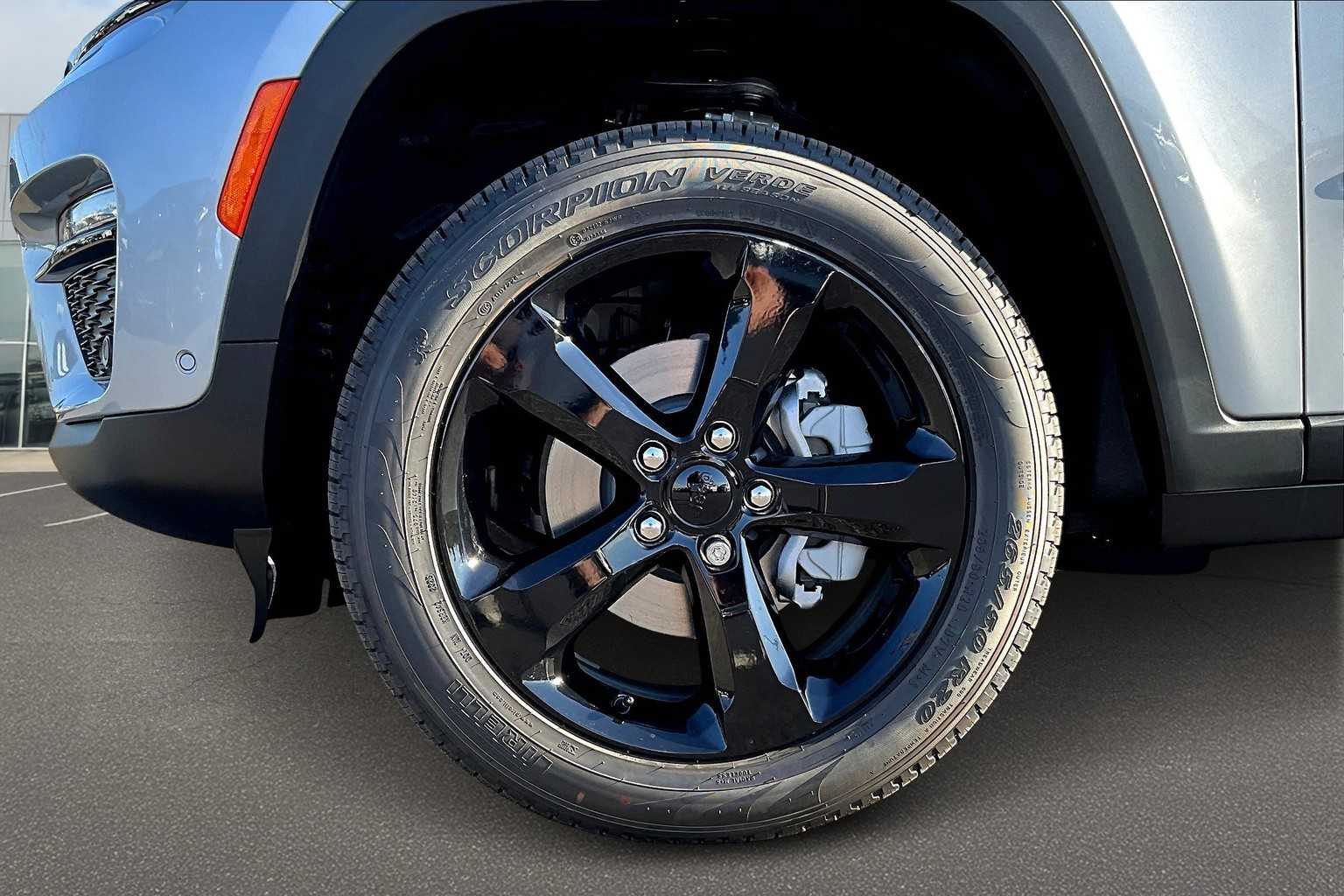 Thumbnail: 2025 Jeep Grand Cherokee - 8