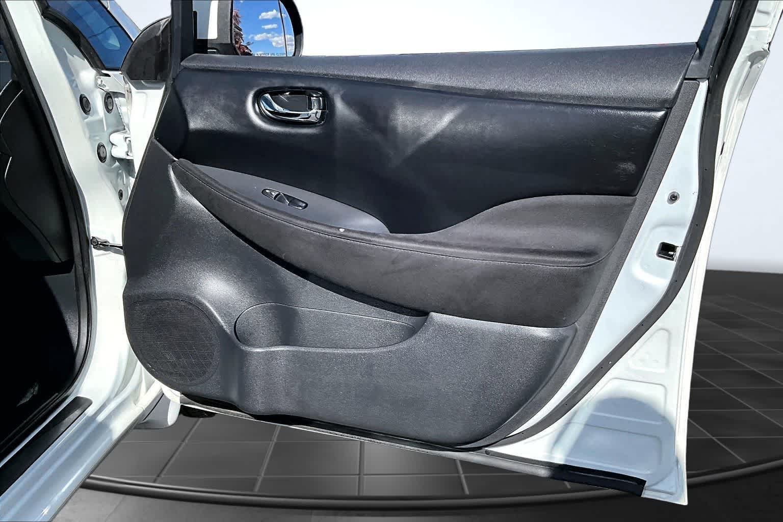 Thumbnail: 2016 Nissan Leaf - 29
