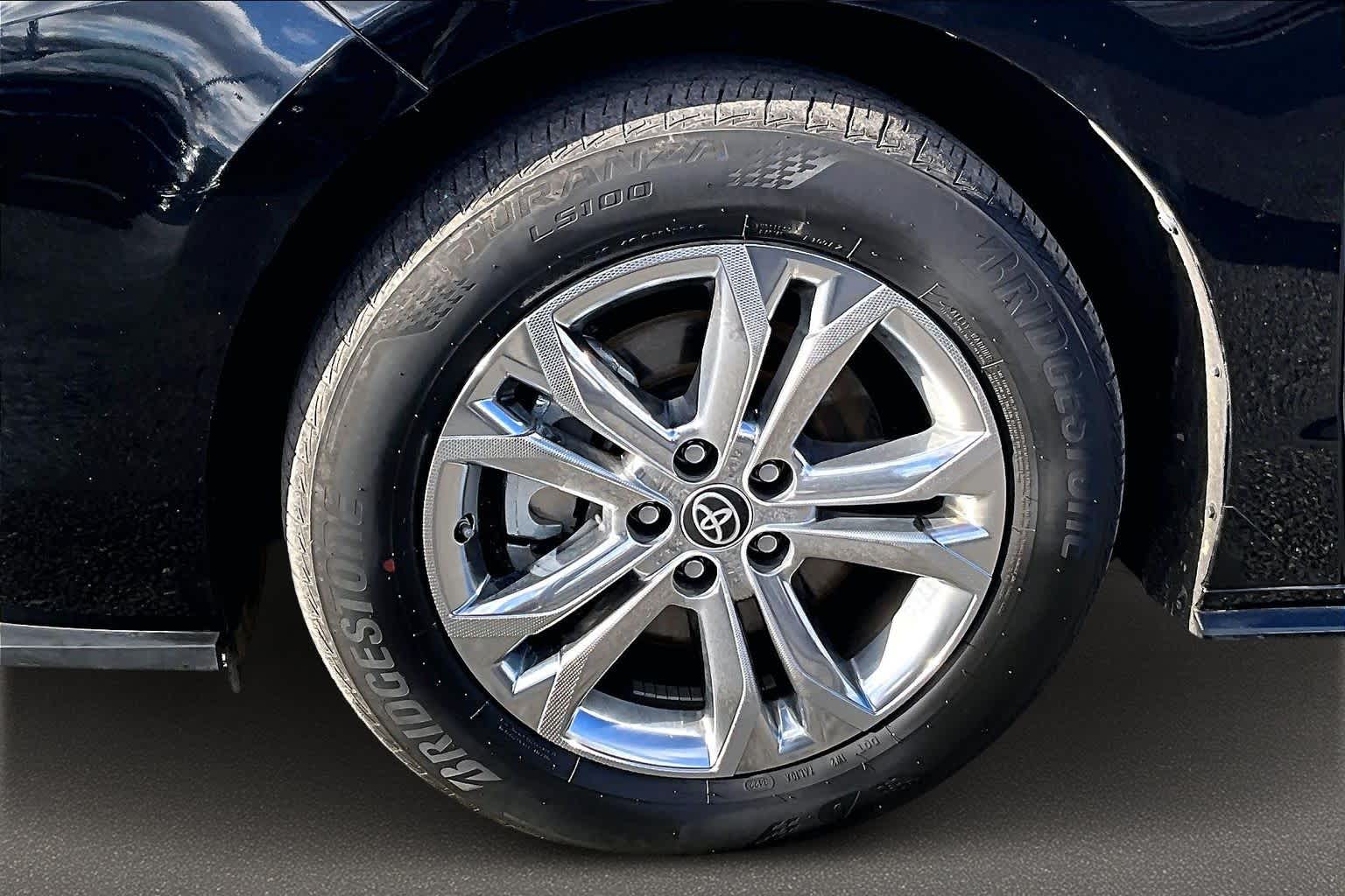 Thumbnail: 2022 Toyota Sienna - 8