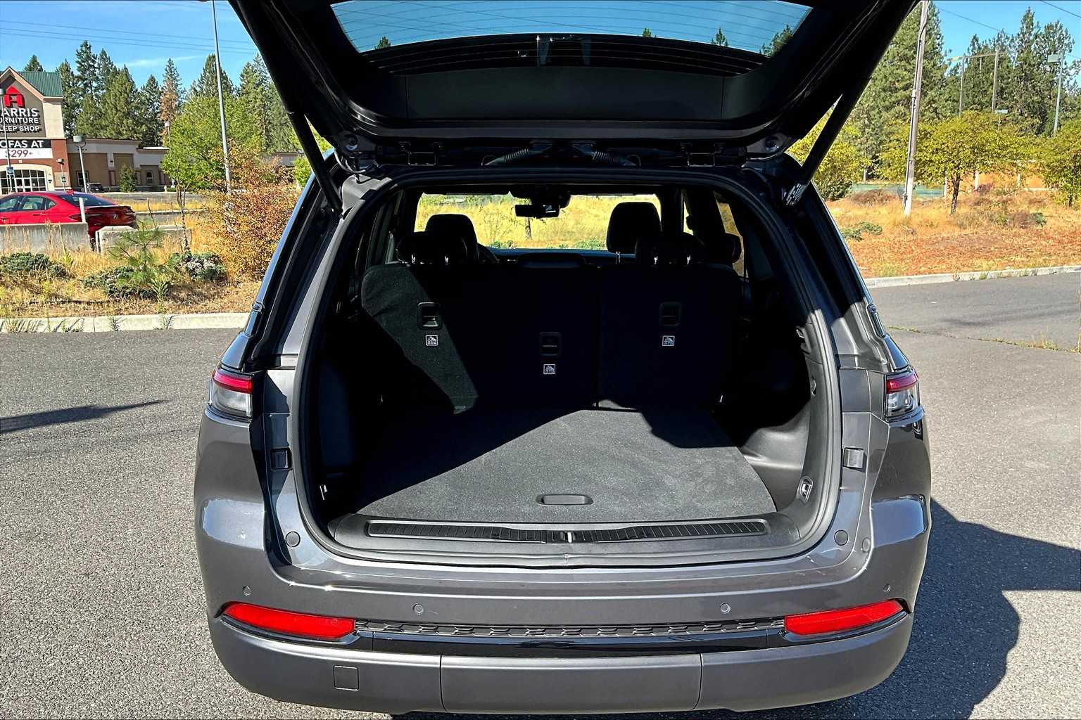 Thumbnail: 2025 Jeep Grand Cherokee - 19