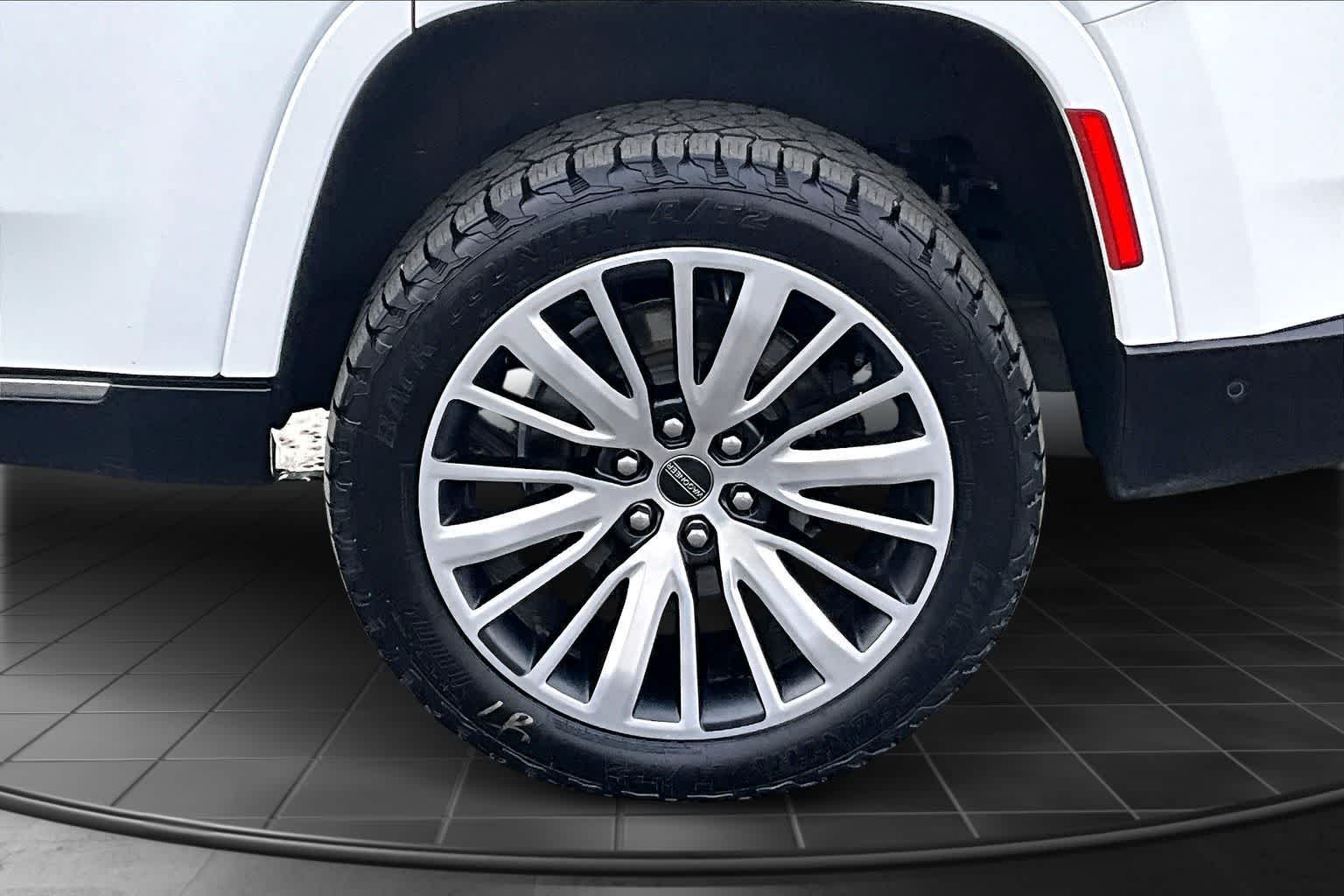 Thumbnail: 2023 Jeep Grand Wagoneer - 36