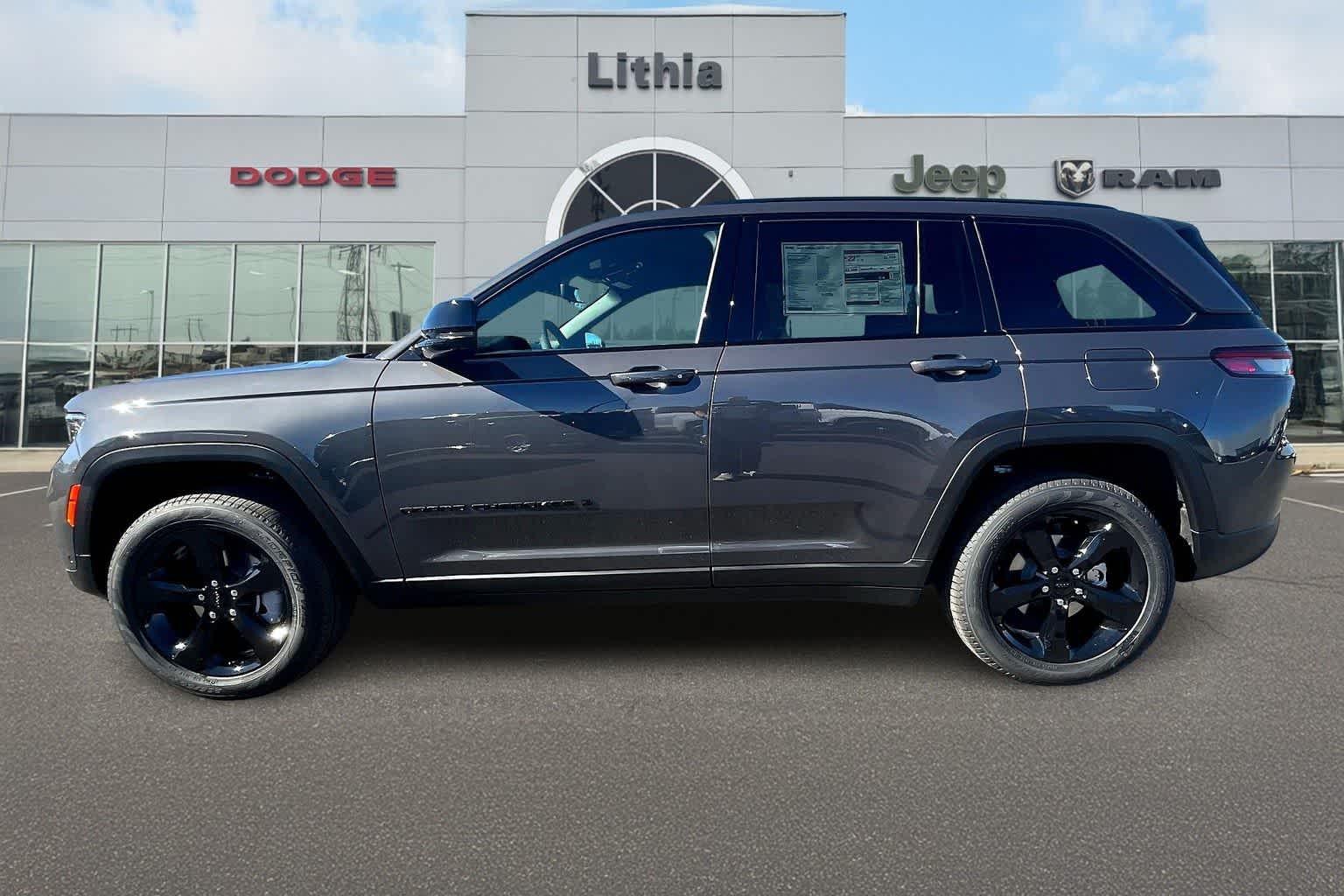 Thumbnail: 2025 Jeep Grand Cherokee - 3