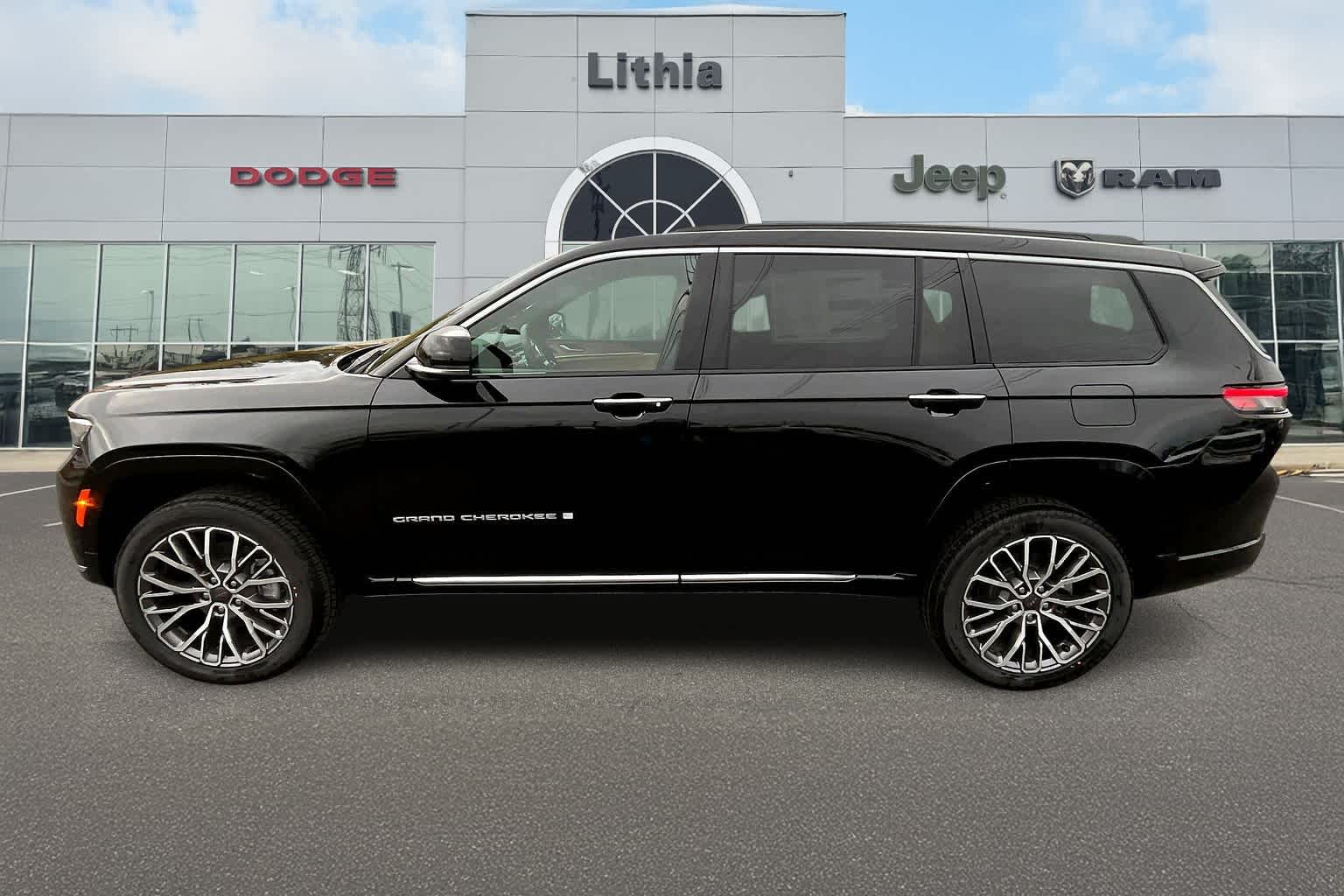 2025 Jeep Grand Cherokee L Summit Reserve photo 3