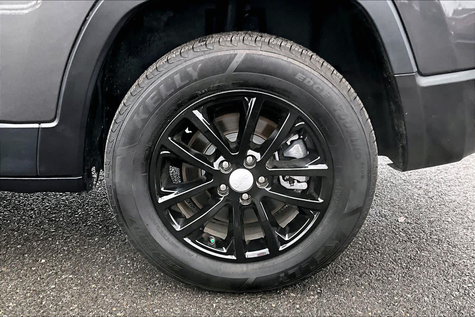 Thumbnail: 2022 Jeep Cherokee - 35