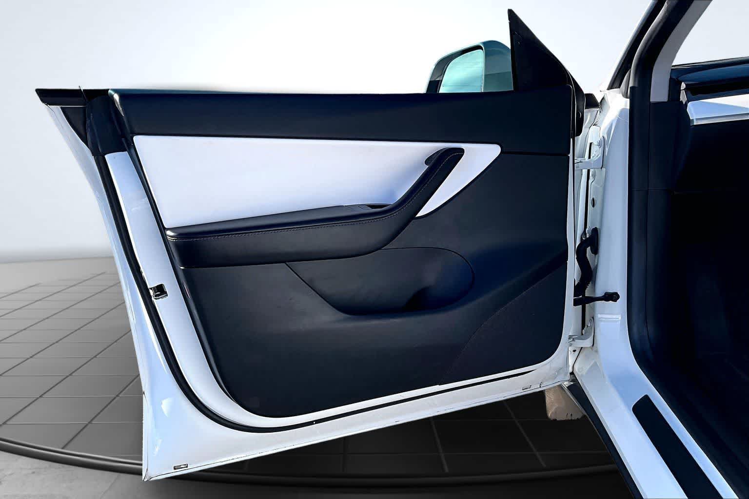 Thumbnail: 2021 Tesla Model Y - 27