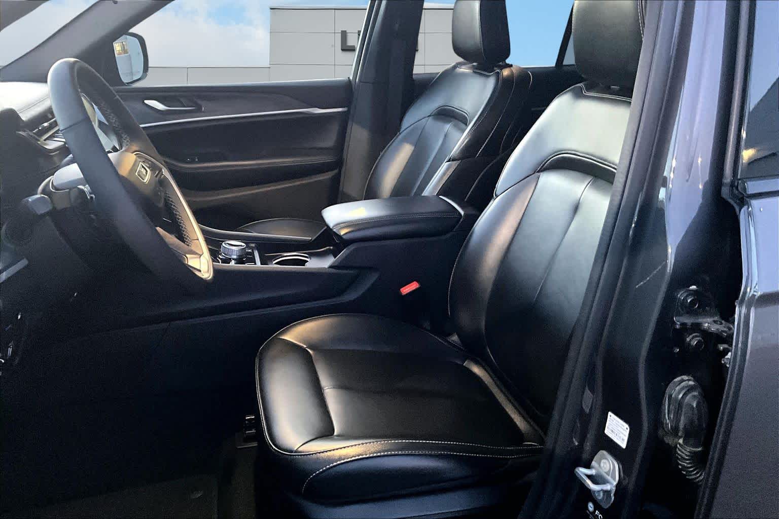 Thumbnail: 2024 Jeep Grand Cherokee - 11