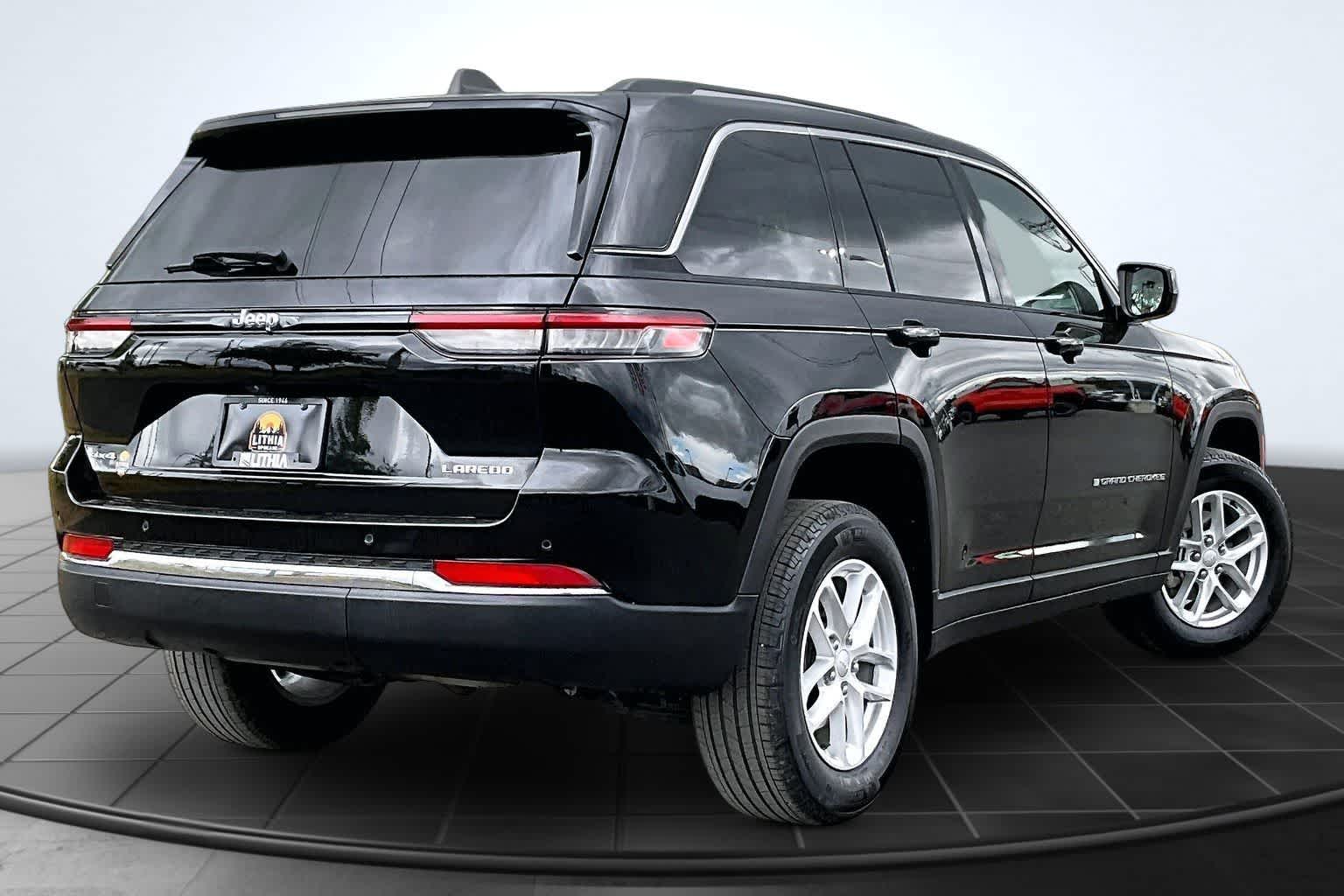 Thumbnail: 2023 Jeep Grand Cherokee - 22