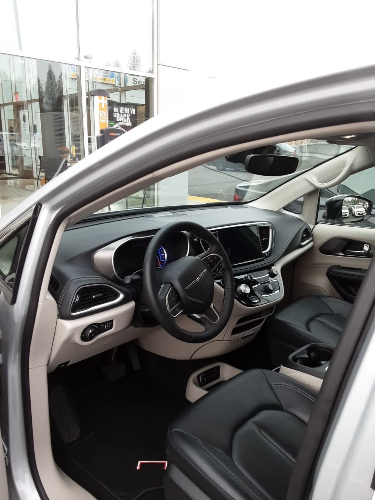 Thumbnail: 2024 Chrysler Pacifica - 7