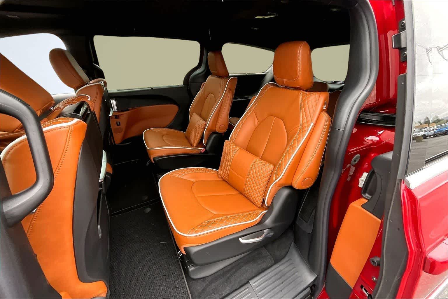 Thumbnail: 2026 Chrysler Pacifica - 13