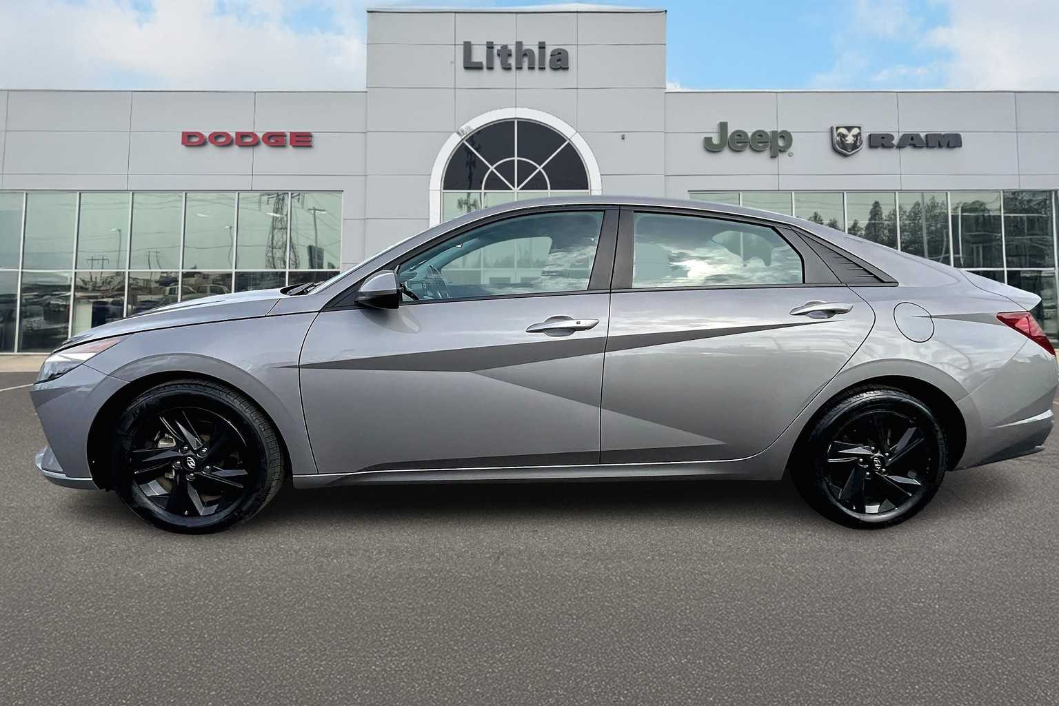 2021 Hyundai Elantra SEL photo 3