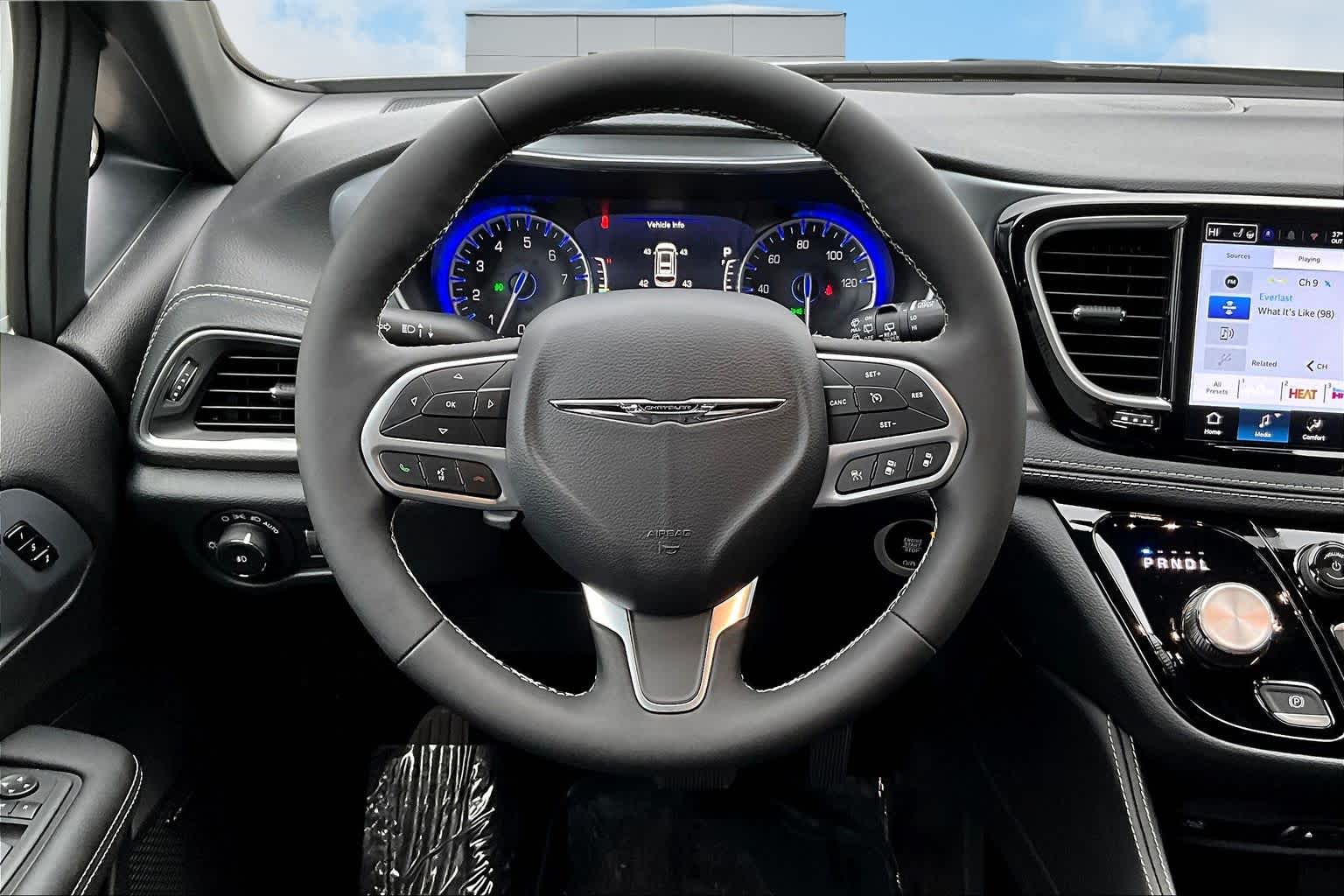 Thumbnail: 2026 Chrysler Pacifica - 15