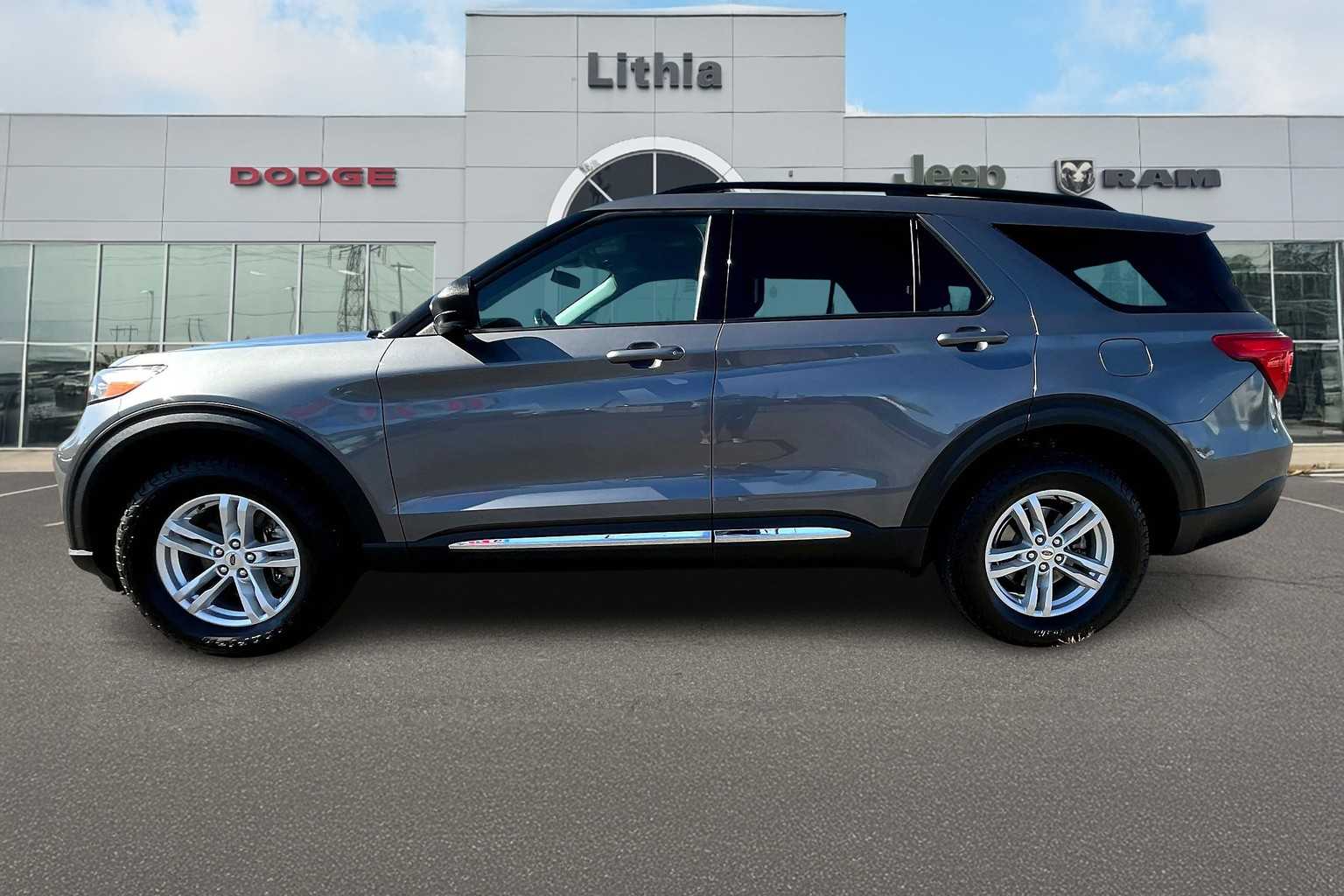 2022 Ford Explorer XLT photo 3
