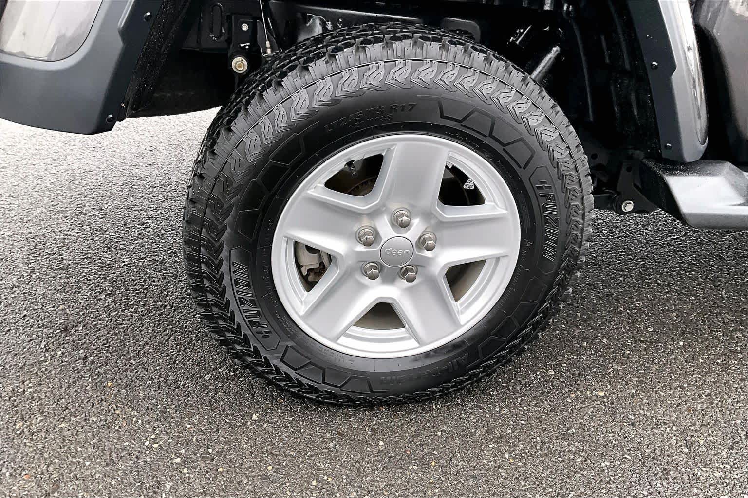 Thumbnail: 2022 Jeep Gladiator - 35