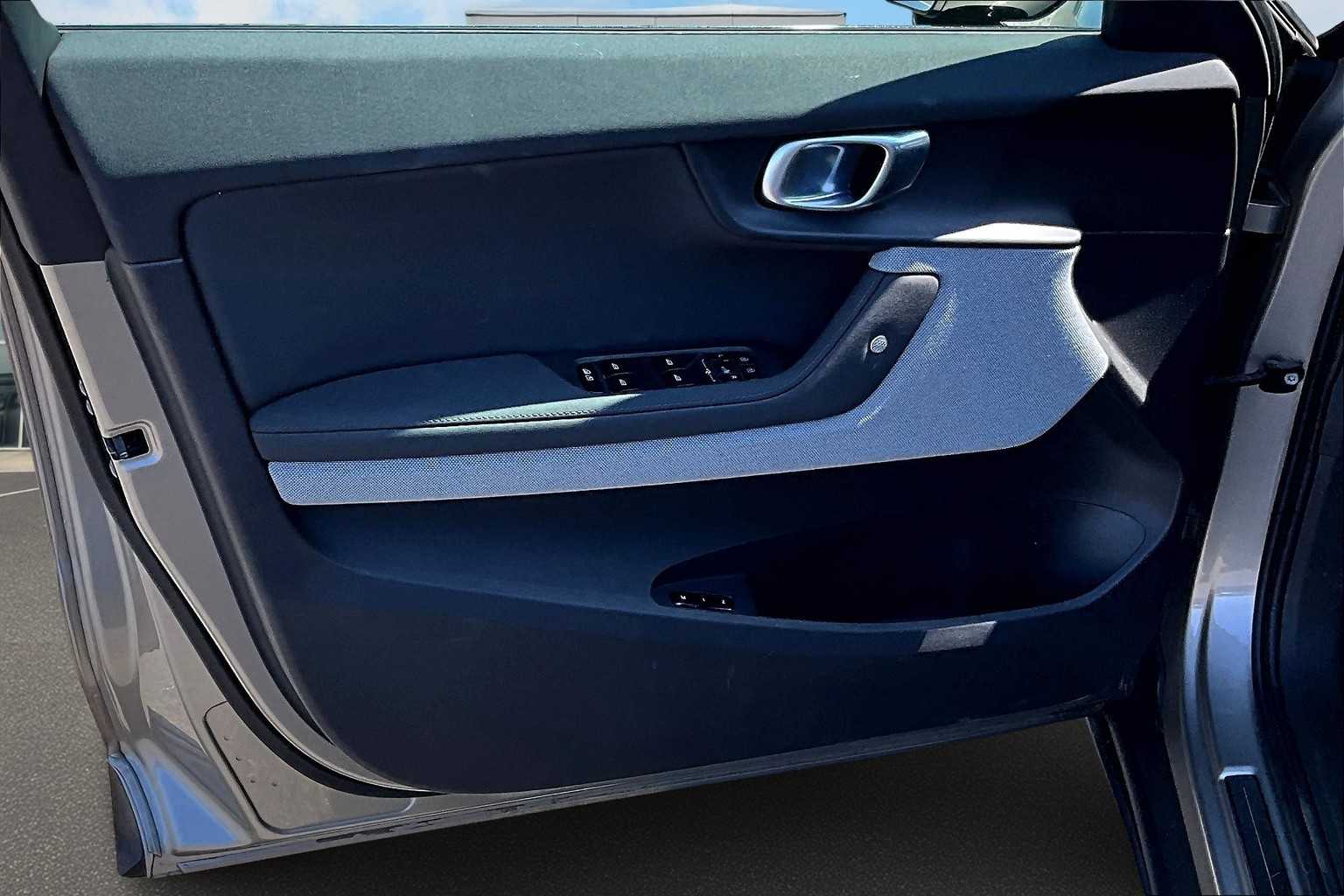 Thumbnail: 2022 Polestar 2 - 24