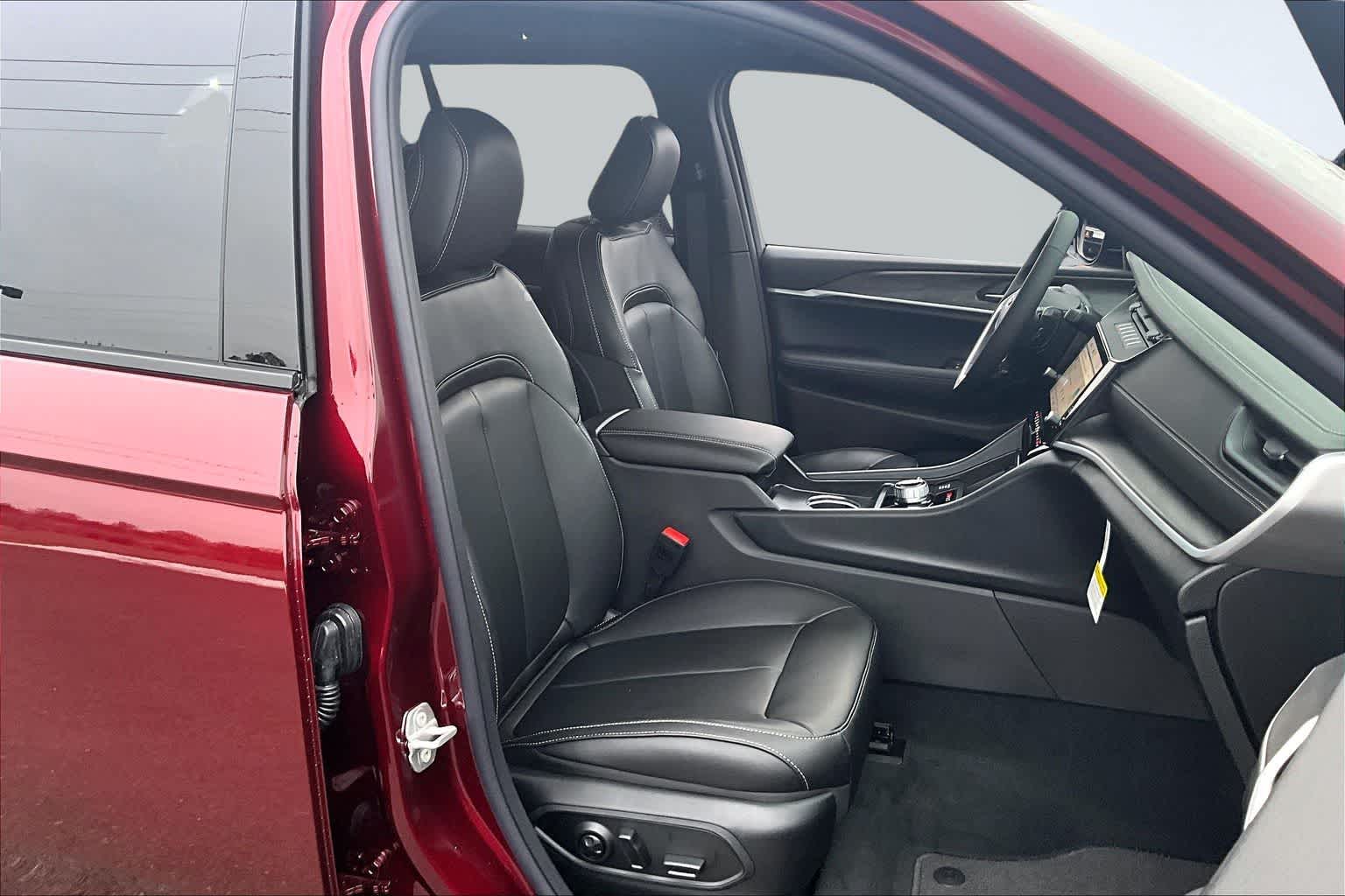 Thumbnail: 2026 Jeep Grand Cherokee - 14