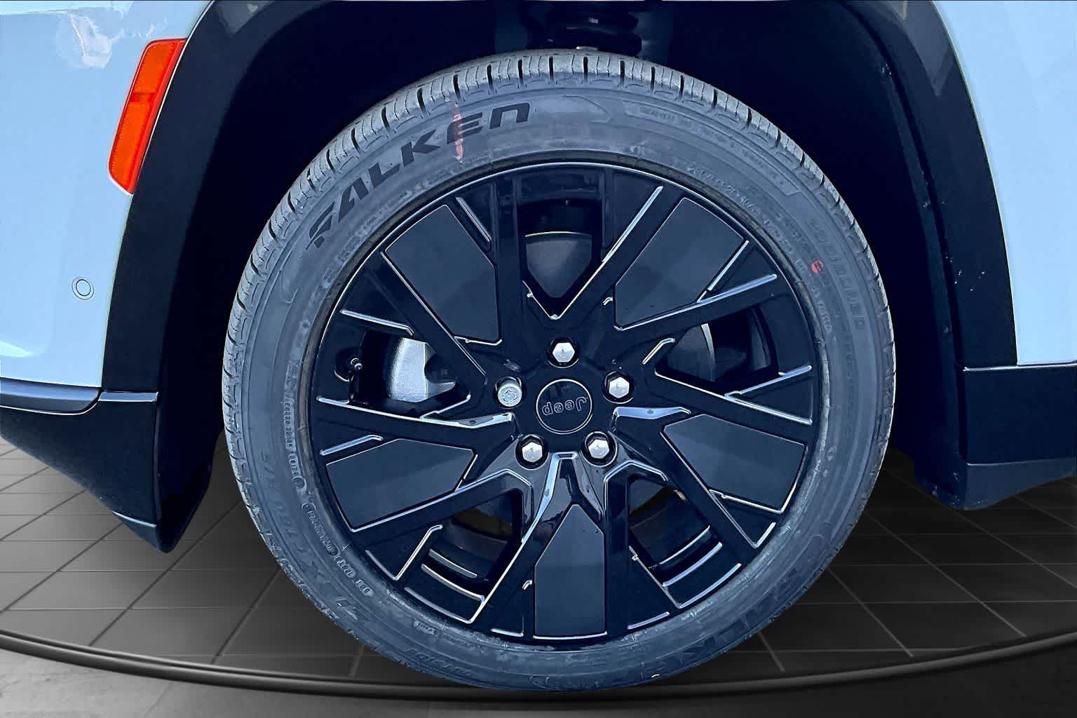 Thumbnail: 2025 Jeep Wagoneer S - 8