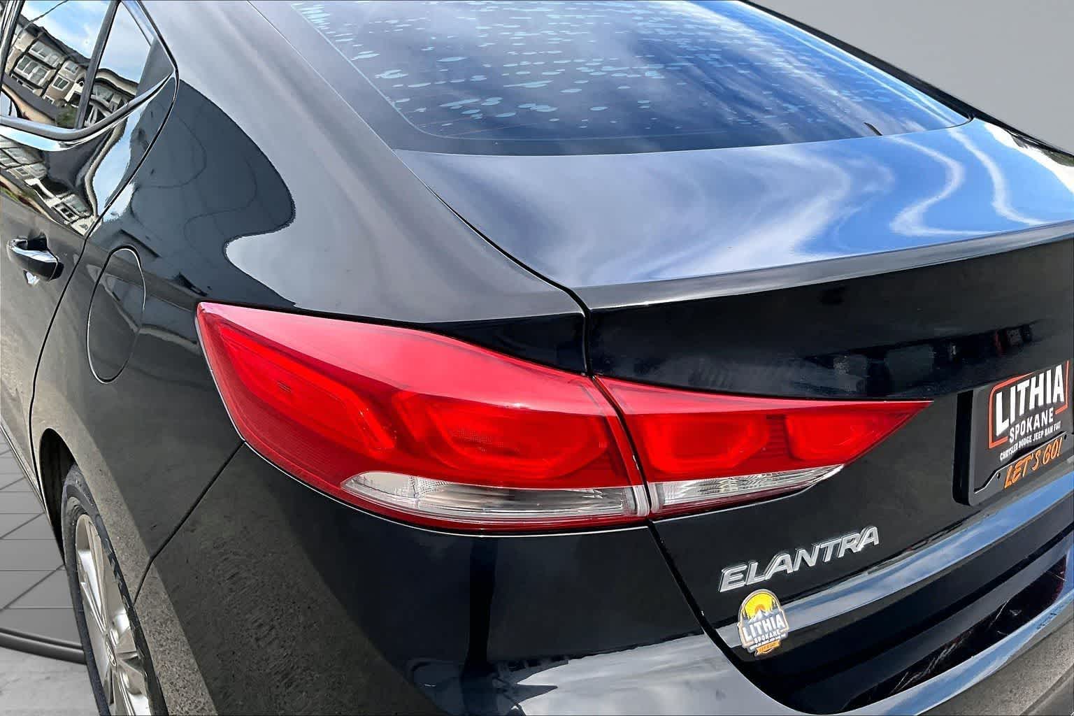 Thumbnail: 2017 Hyundai Elantra - 32
