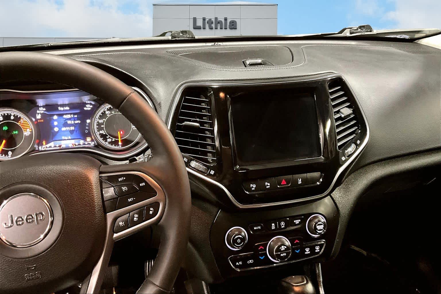 Thumbnail: 2022 Jeep Cherokee - 16