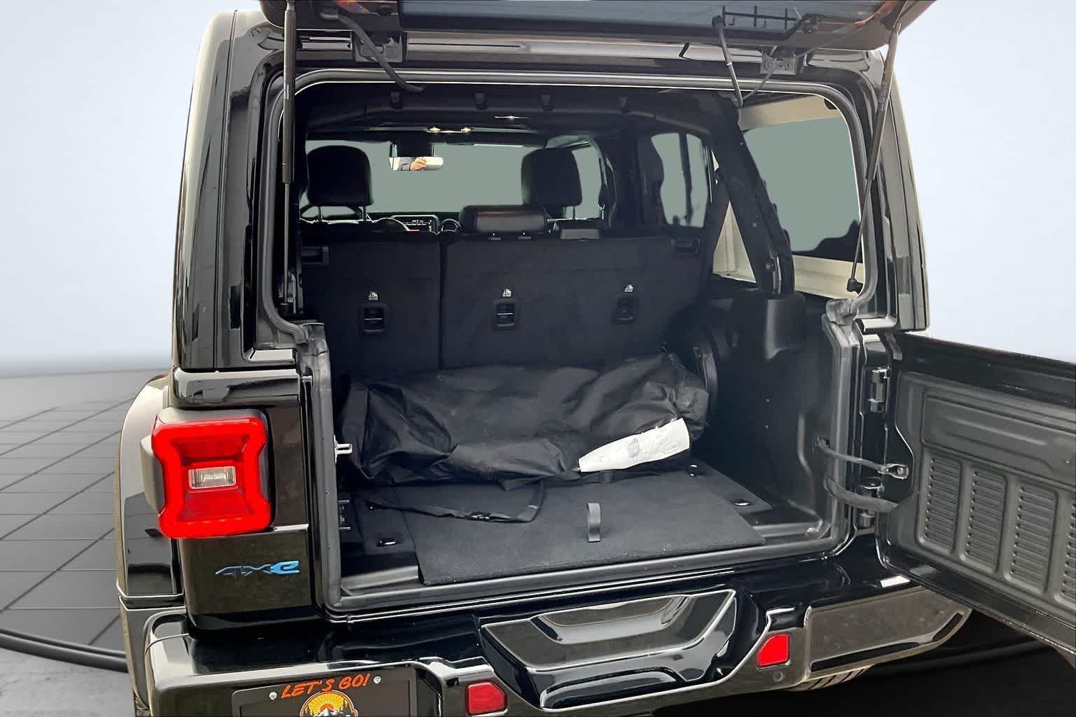 Thumbnail: 2022 Jeep Wrangler - 19