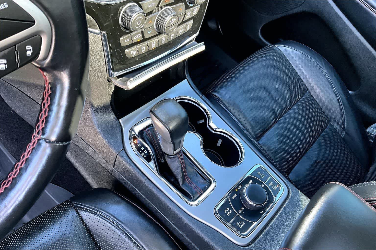 Thumbnail: 2020 Jeep Grand Cherokee - 16