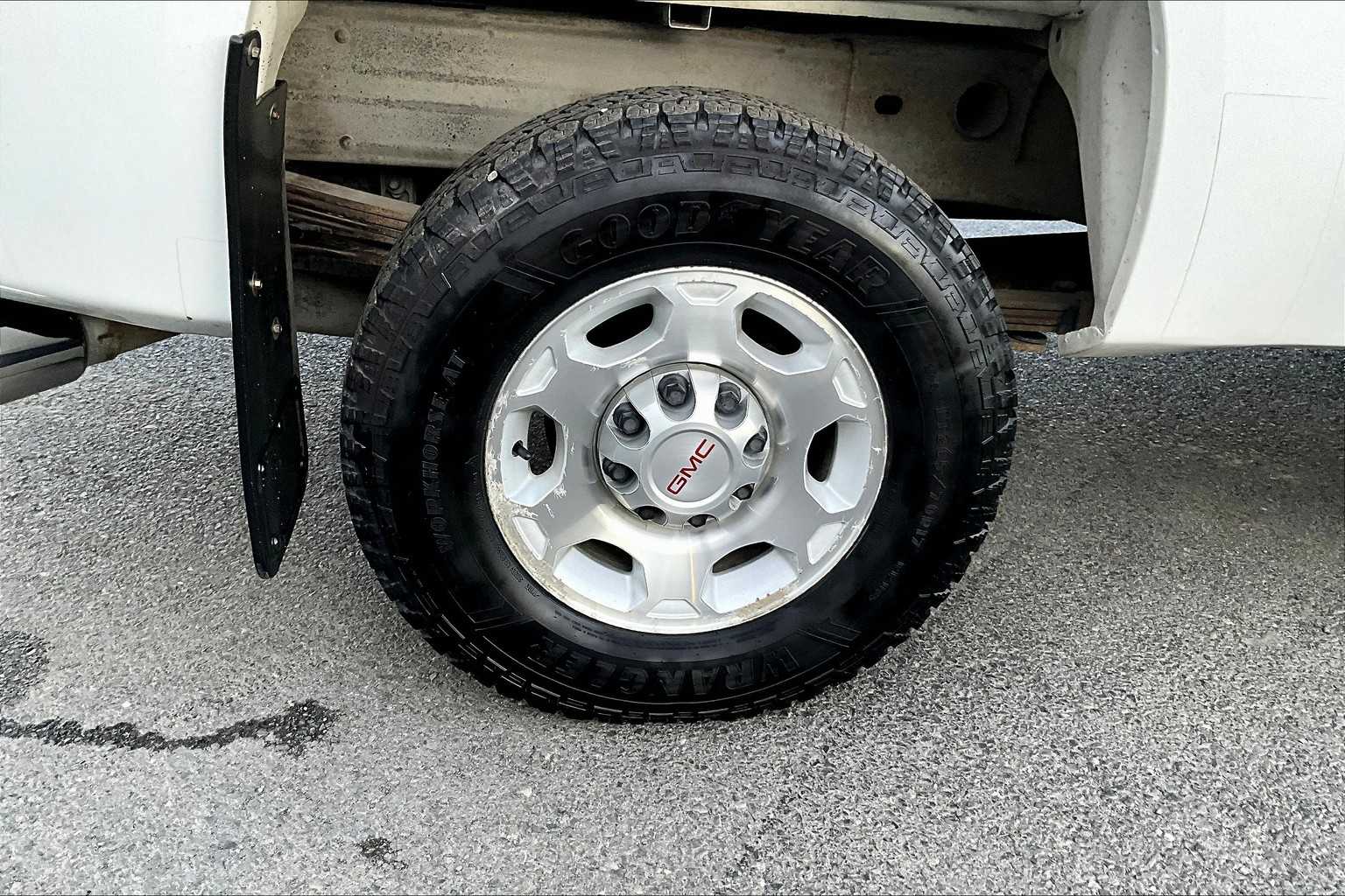 Thumbnail: 2009 GMC Sierra 2500 - 35