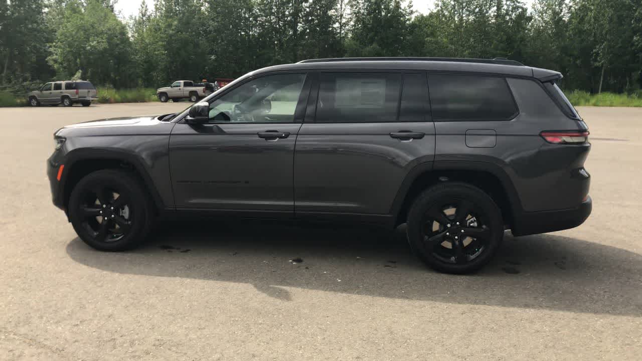 Thumbnail: 2025 Jeep Grand Cherokee - 8