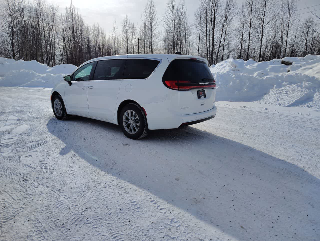 Thumbnail: 2026 Chrysler Pacifica - 6