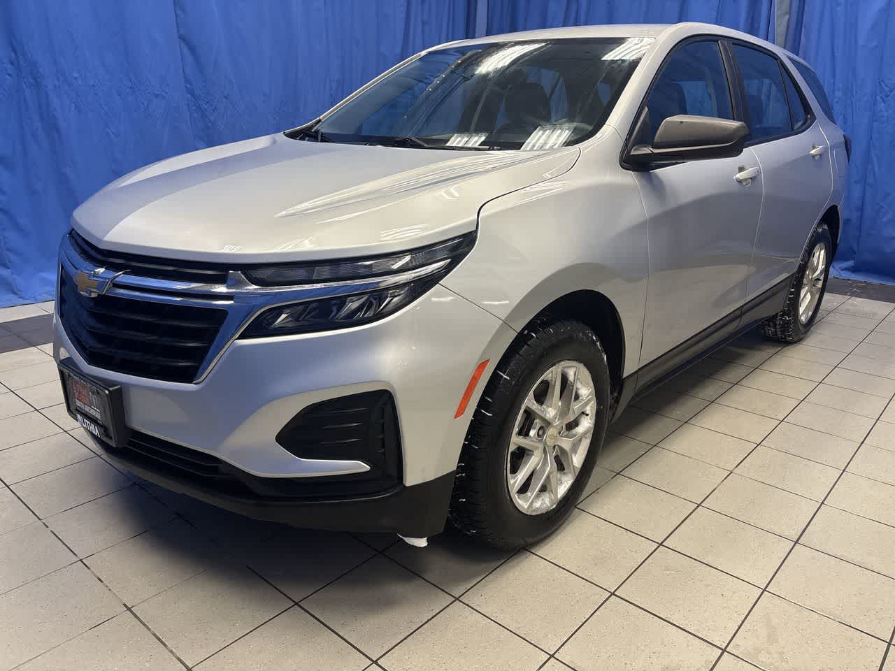 Thumbnail: 2022 Chevrolet Equinox - 4