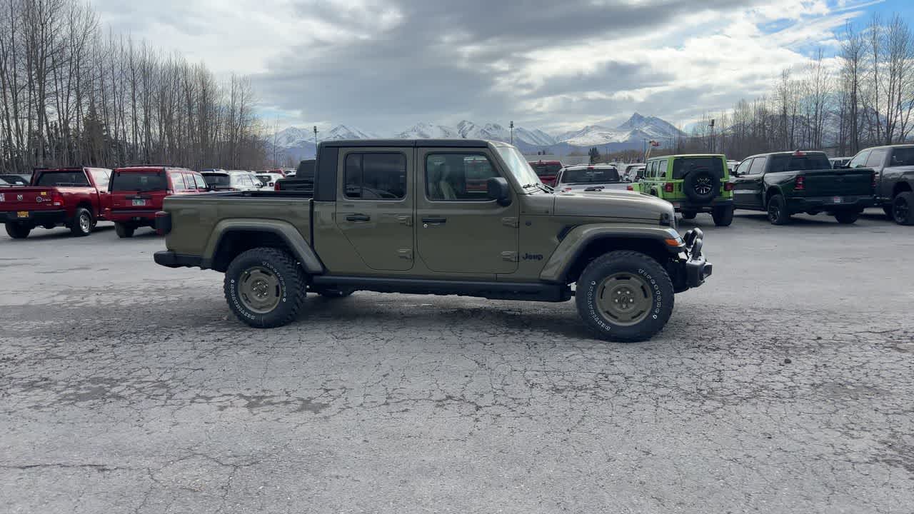 Thumbnail: 2026 Jeep Gladiator - 17