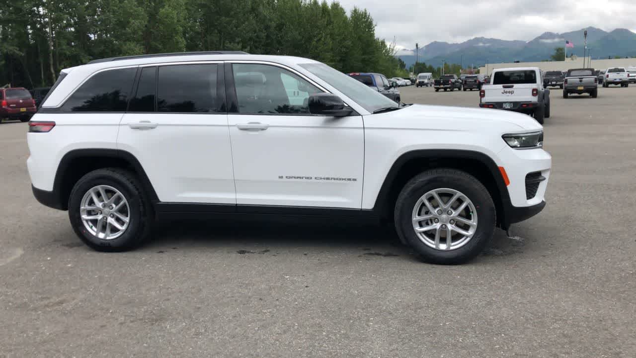 Thumbnail: 2025 Jeep Grand Cherokee - 16