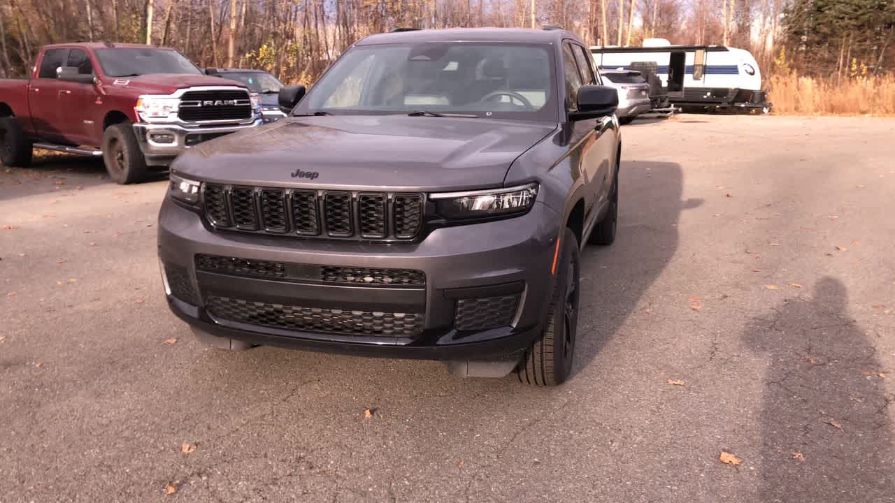 Thumbnail: 2024 Jeep Grand Cherokee L - 4