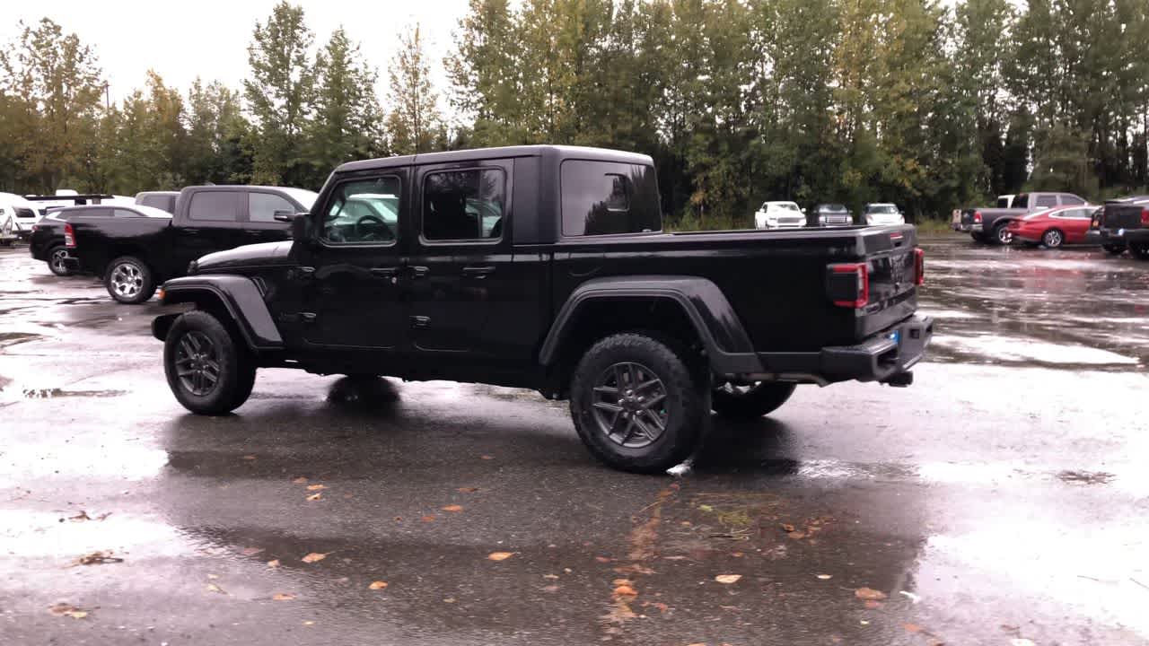 Thumbnail: 2025 Jeep Gladiator - 10
