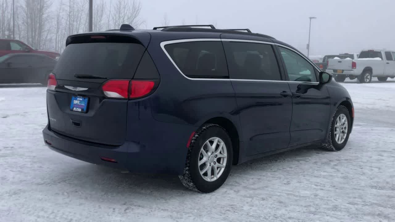 Thumbnail: 2020 Chrysler Voyager - 14