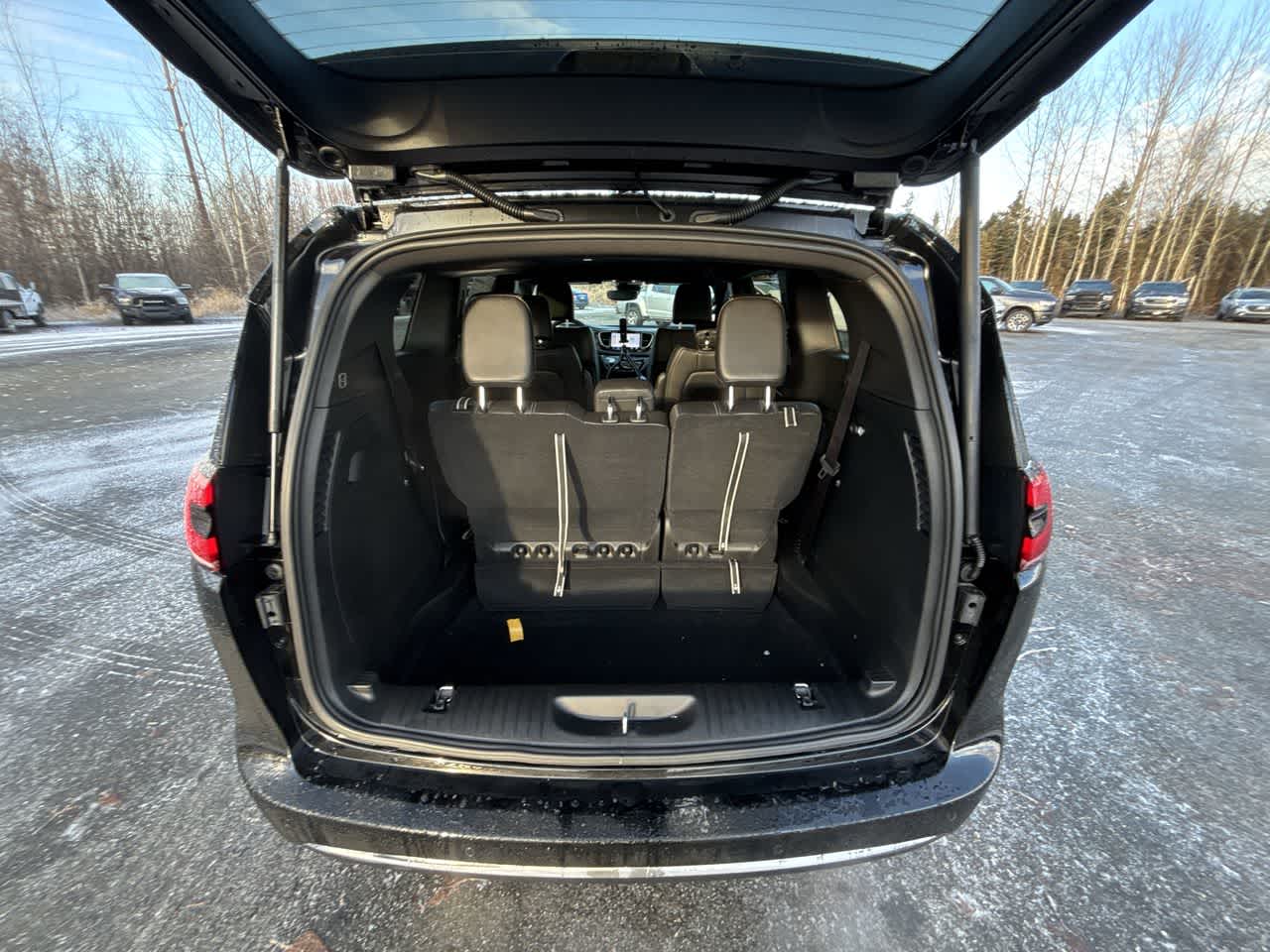 Thumbnail: 2026 Chrysler Pacifica - 20