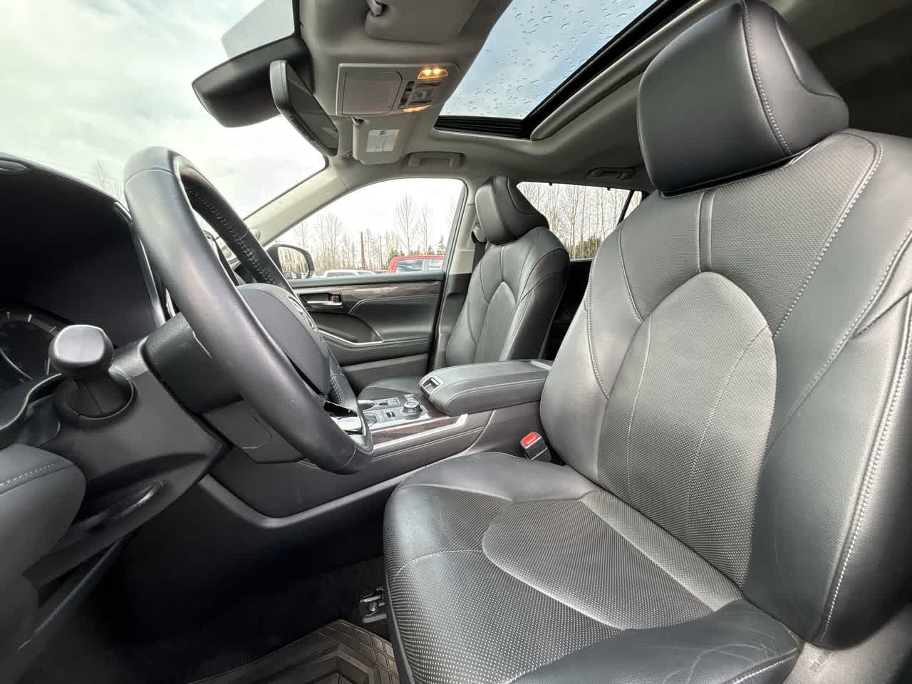 Thumbnail: 2021 Toyota Highlander - 14